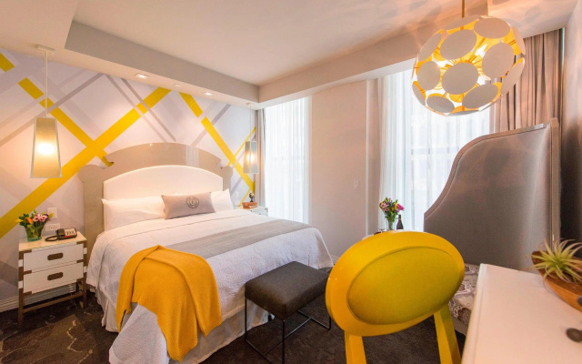 Standard Double room with city view