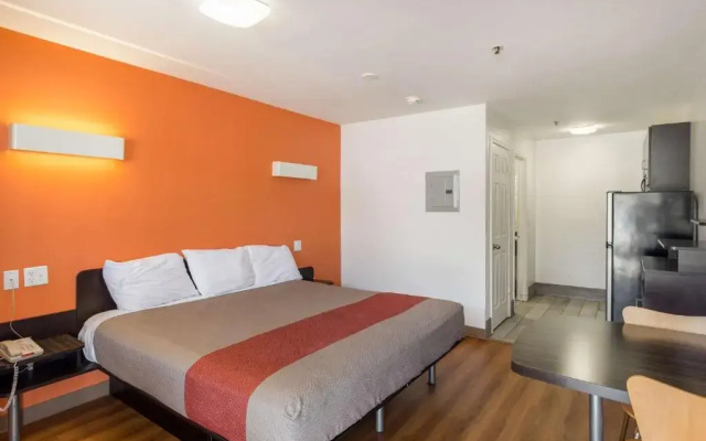 Standard Suite