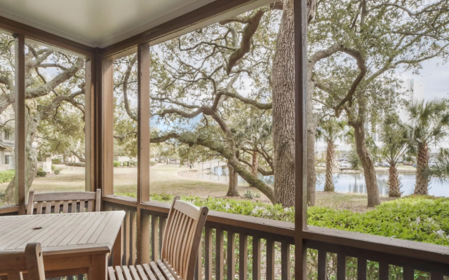 1 Bedroom Lodge with lake view