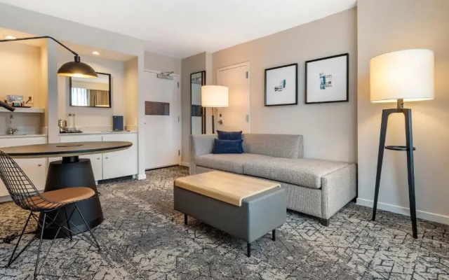 1 Bedroom Quadruple Club Suite with city view