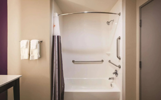 Deluxe Family Suite