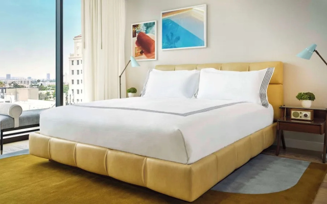 Double room with balcony and with city view