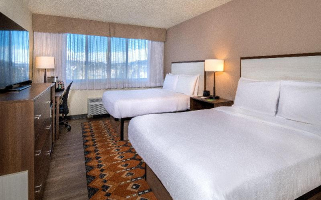 Standard Quadruple room with view