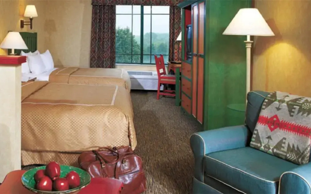 Standard Quadruple room with pool view