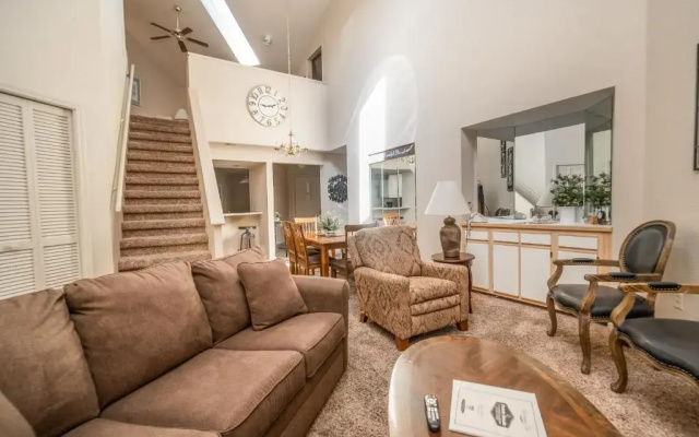 4 Bedrooms Apartment