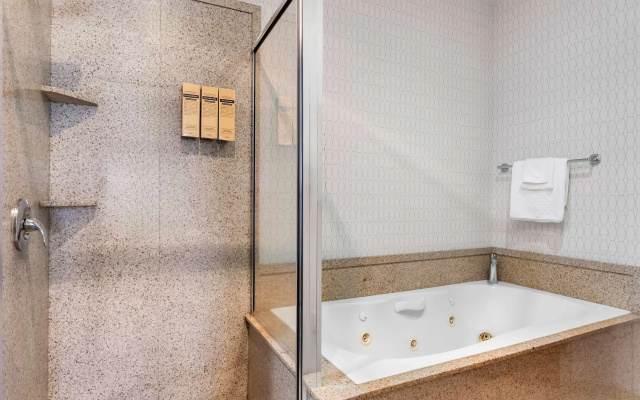 2 Bedrooms Double Suite