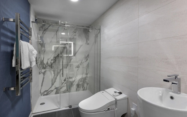 1 Bedroom Premium Suite with balcony and oceanfront