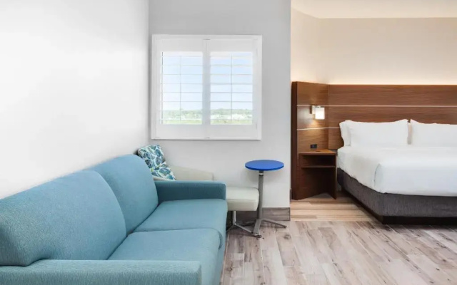 Suite with inland view