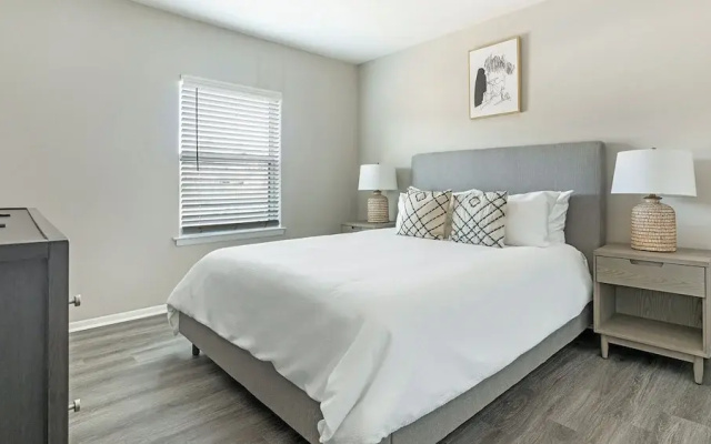2 Bedrooms Apartment