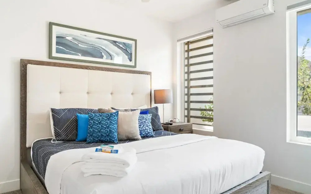 4 Bedrooms Standard room with balcony