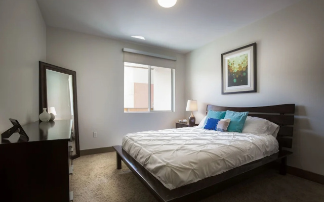 2 Bedrooms Luxury Apartment with balcony