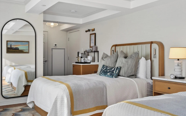 Luxury Quadruple room with water view