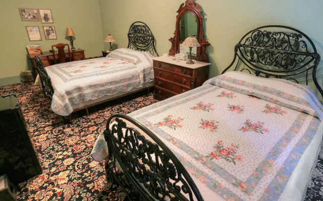 Standard Quadruple Family room