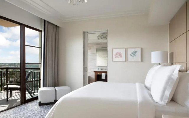 Golden Oak View Suite