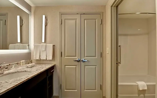 2 Bedrooms Sextuple Suite