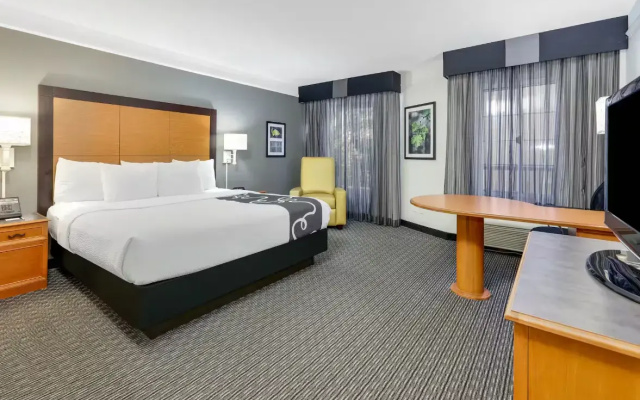 Double room with pool view
