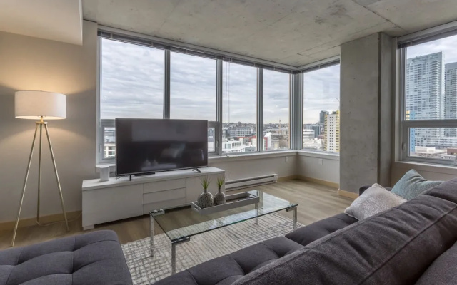 1 Bedroom Business room with lake view