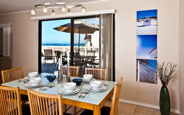 Standard room with partial ocean view