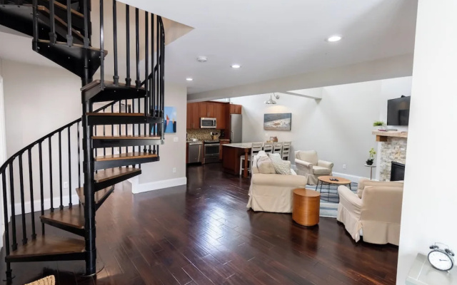 2 Bedrooms Luxury Apartment with balcony