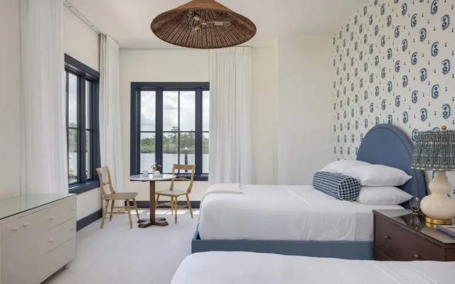 Deluxe Quadruple room with river view