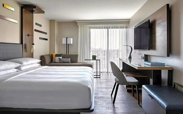 Double Guest room with balcony and with pool view