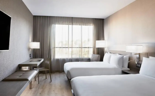 Standard Quadruple room with partial view