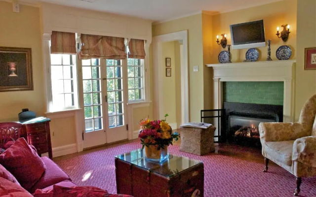 Deluxe Suite