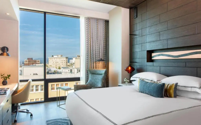 Double room with city view