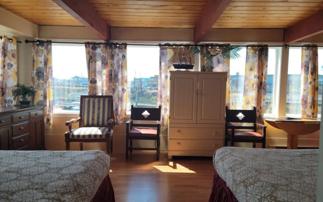 Deluxe Quadruple room with harbour view
