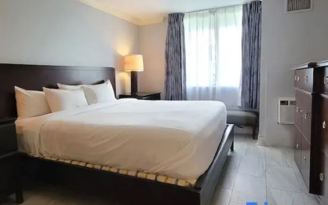 Executive Suite with pool view