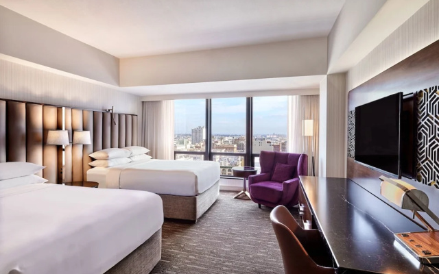 Deluxe Quadruple room with city view