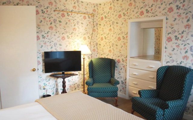 Deluxe Quadruple Suite with land view