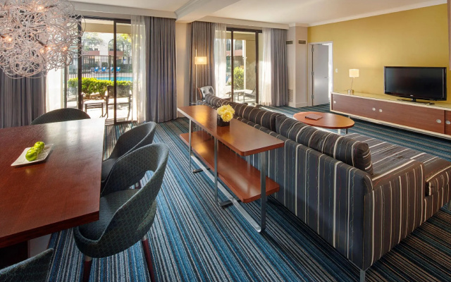 2-room Double Suite with pool view