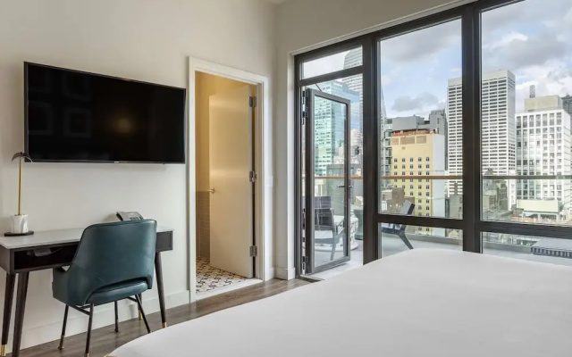 Double room with balcony and City View