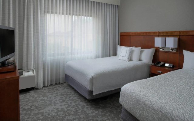 2 Bedrooms Quadruple Suite with balcony