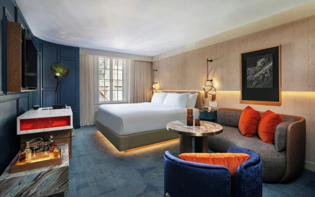 Premier room