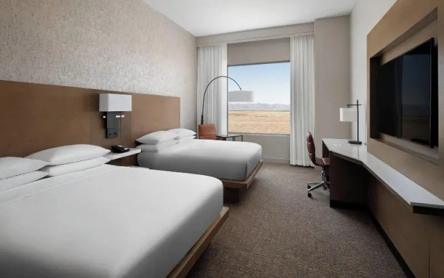 Standard Quadruple Club room with view