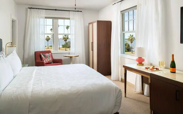 Standard room with bay view