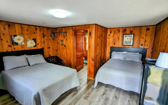 Standard Quadruple room with garden view