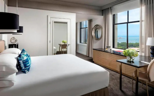 Standard room with lake view