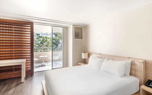 Double room with balcony and with city view