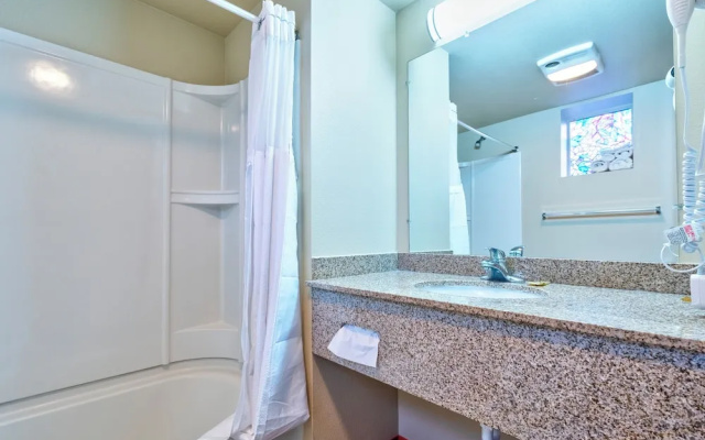 Standard Double Family Basement room