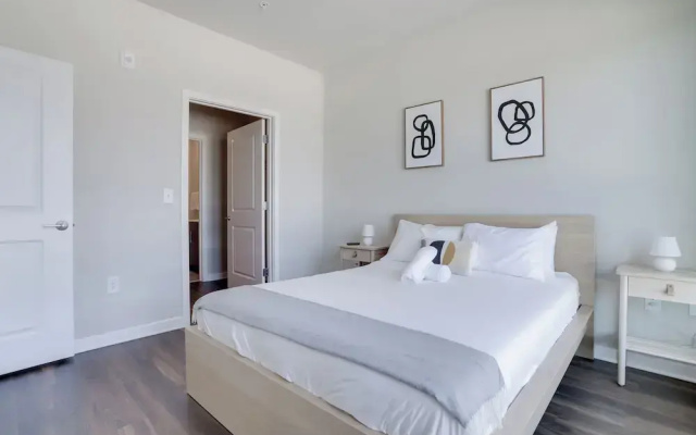 3 Bedrooms Business Apartment with balcony