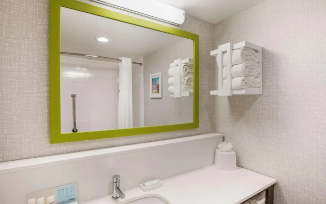 Standard Quadruple room with water view