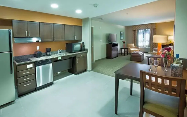 3 Bedrooms Sextuple Suite
