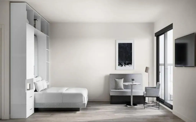 Deluxe Studio