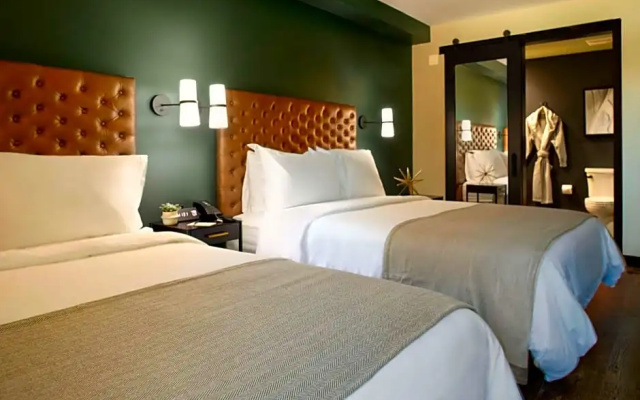 Standard Double room with city view