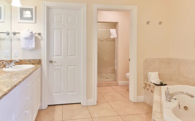 1 Bedroom Deluxe room with partial view