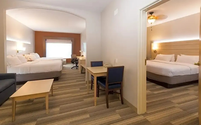 Sextuple Family Suite