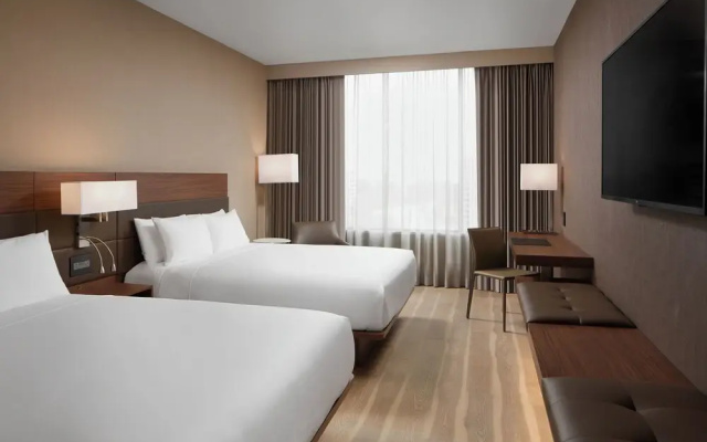 Standard Quadruple room with city view